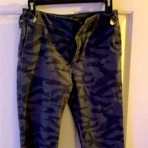 Capris DKNY brand size 6 camouflage